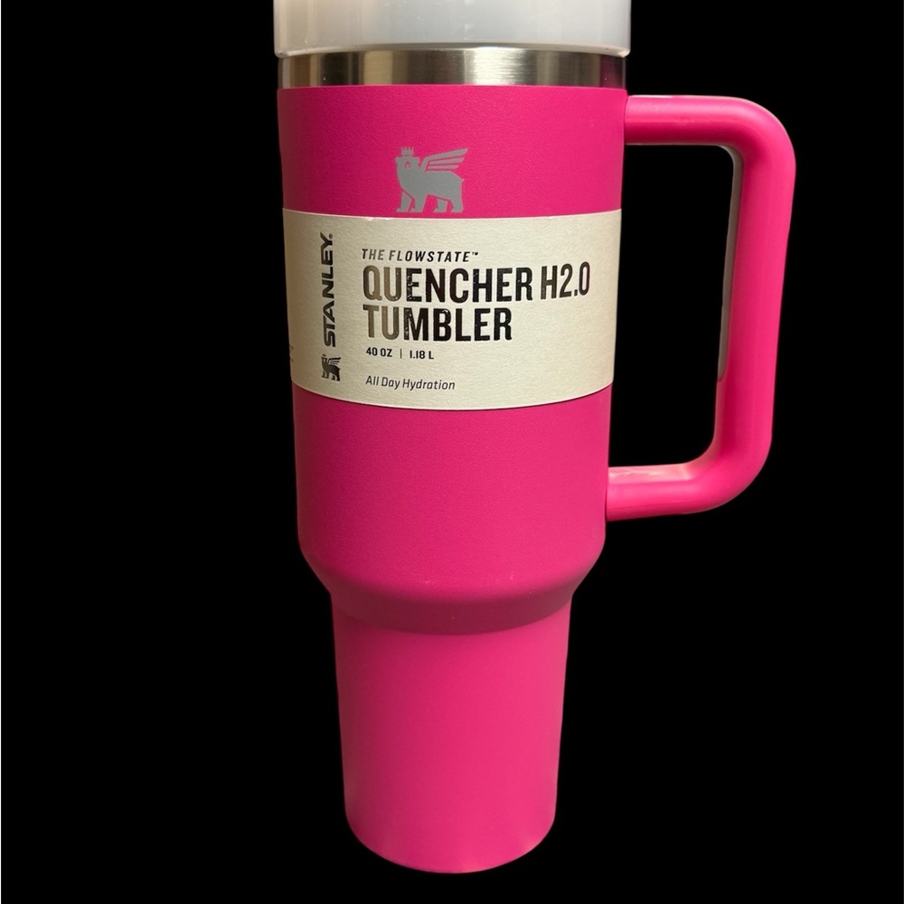 Stanley Quencher H2.0 Tumbler in Bright Pink
